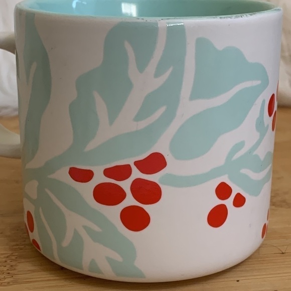 Starbucks | Holiday 2018 Christmas Holly Berries Ceramic Coffee Mug 12 Oz - Picture 7 of 11
